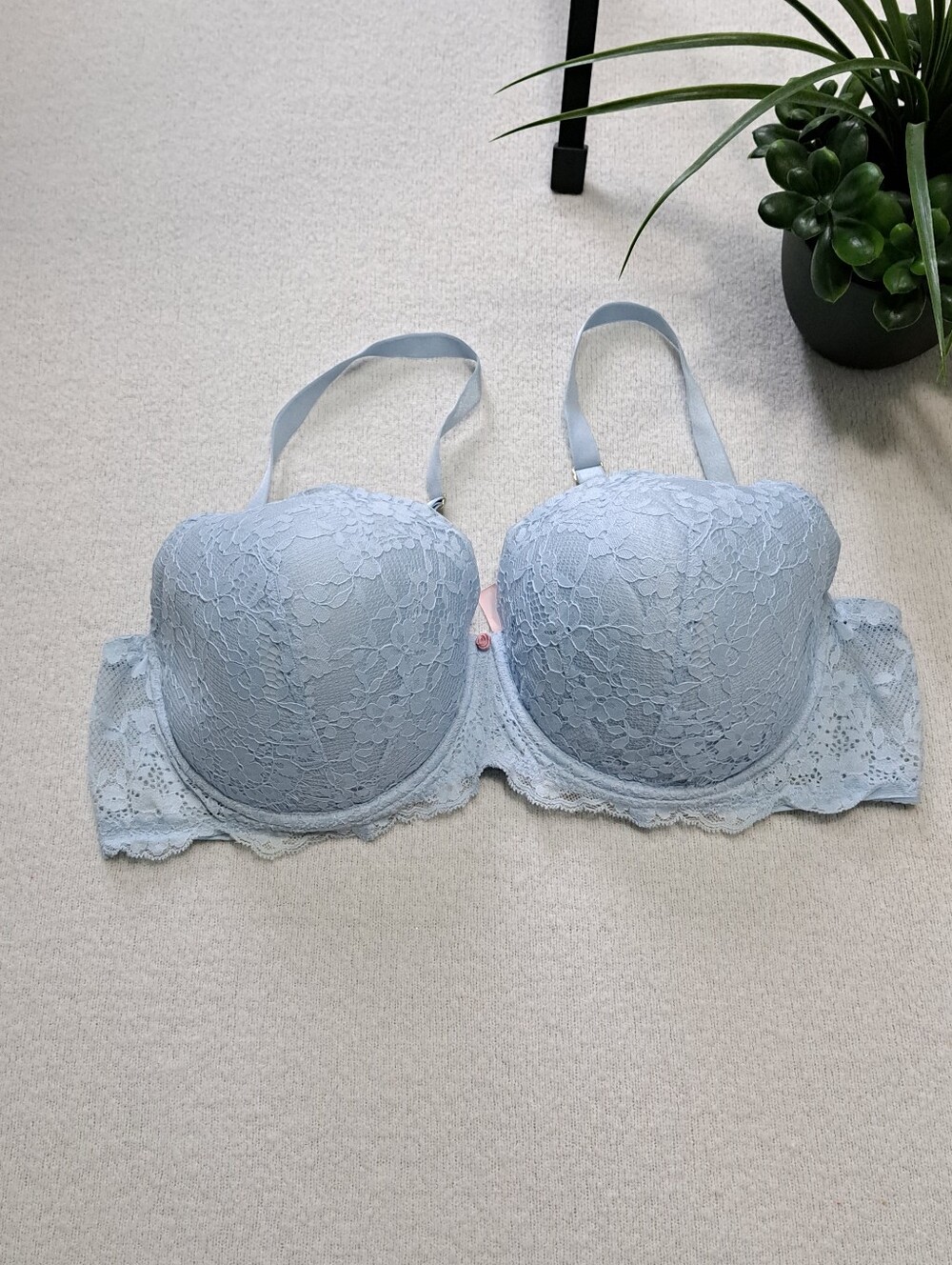 Victoria's Secret Dream Angels Lined Demi Bra Womens Size 44D Lace Feminine